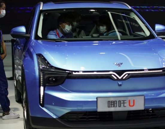 Hozon Auto's $1 Billion Hong Kong Move: Chinese EV Manufacturer Appoints Banks