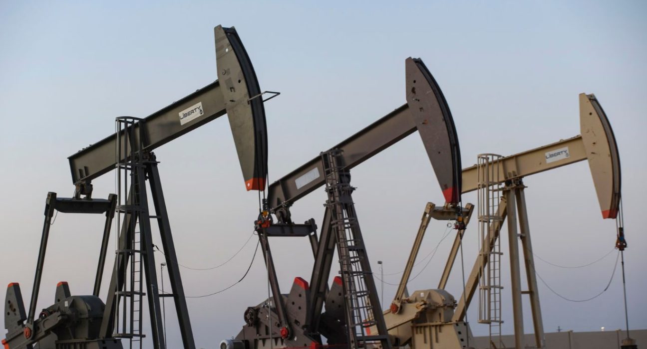 Oil Prices Dip from 10-Month High Amidst Profit Taking, Federal Reserve Meeting Looms