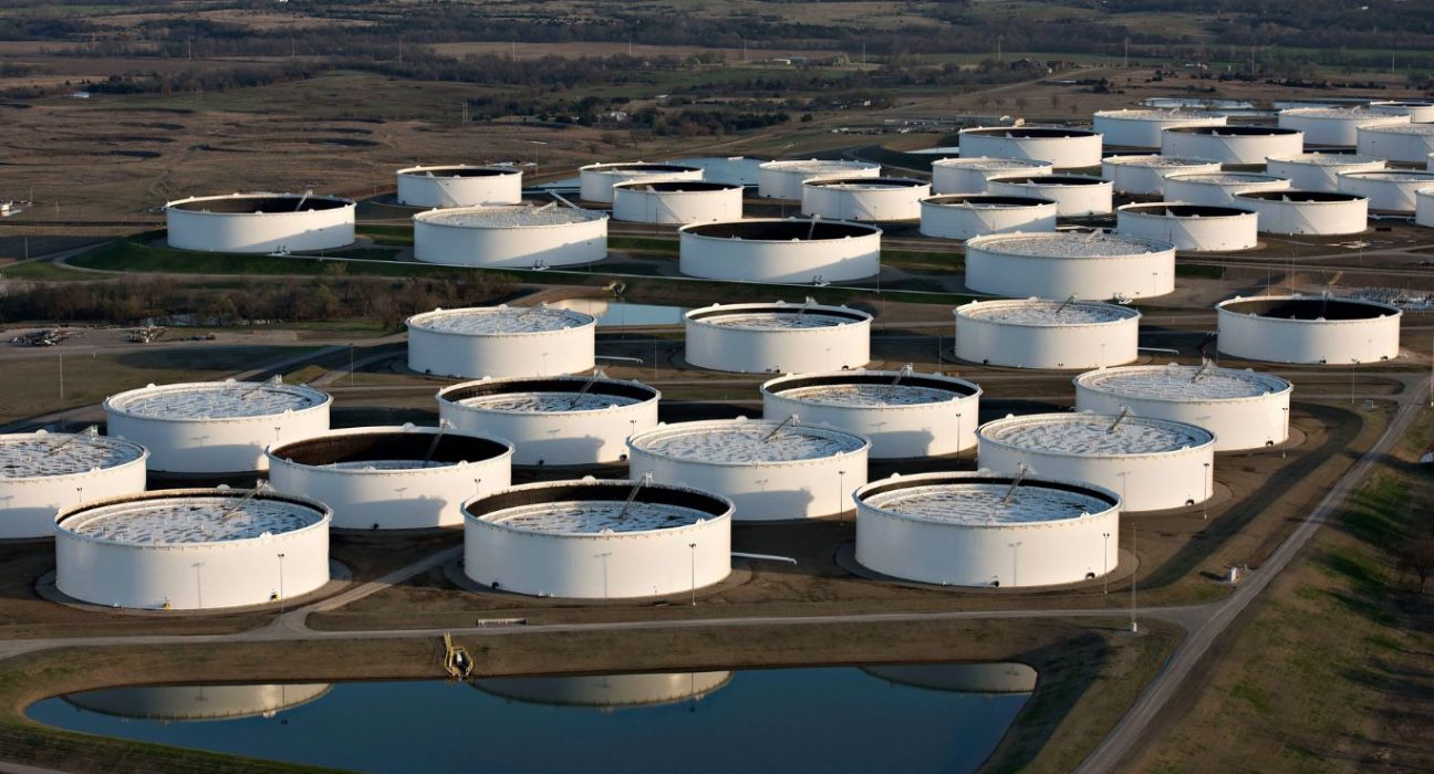 Oil Prices at Three-Week Highs as Supply Cuts Offset Economic Growth Concerns