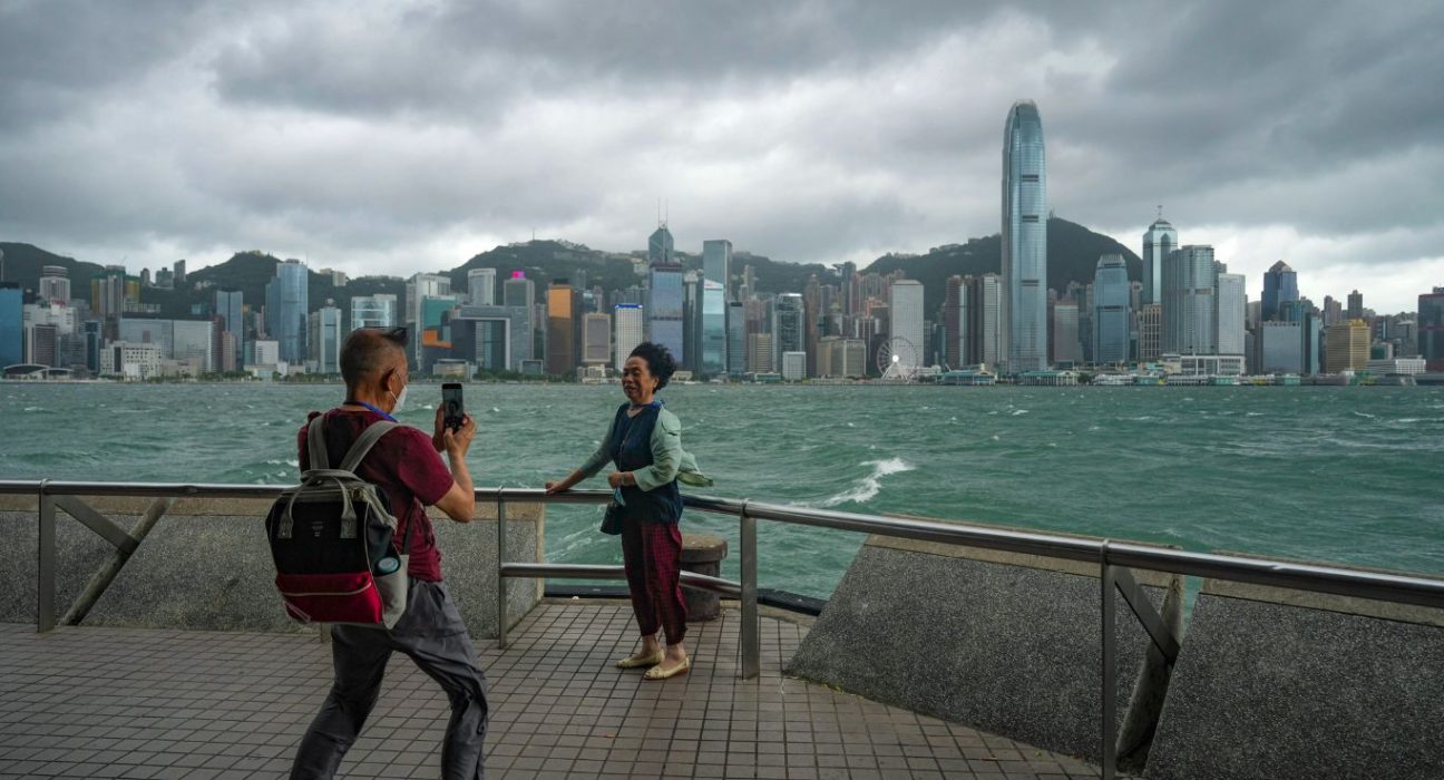 Typhoon Saola Disrupts Hong Kong and Guangdong: Flight Cancellations and Preparations