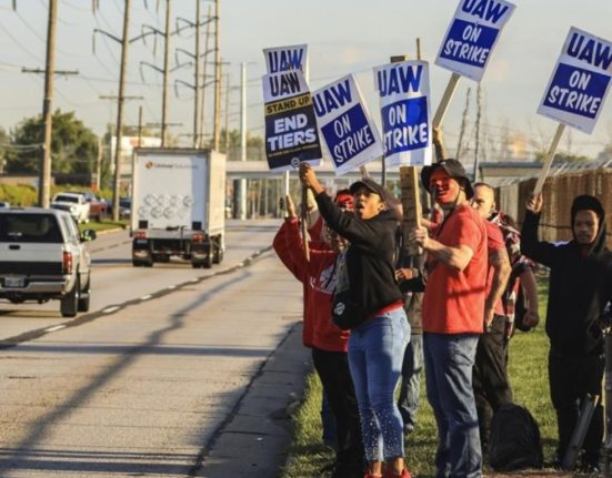UAW Strikes Bring Auto Giants to a Halt: Implications and Industry Impact