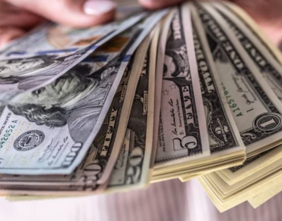 USD Strengthens Amid Global Economic Concerns: Is the Greenback Becoming a Safe Haven?